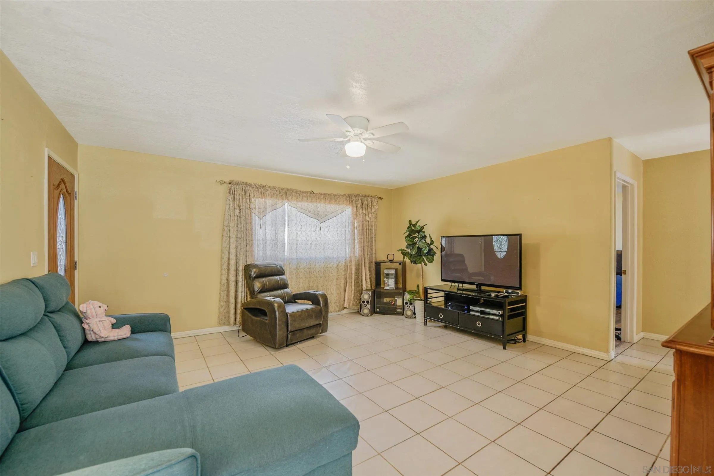 625 Kempton Street Spring Valley, CA 91977 - Photo 2 of 36 Gallery Image 2