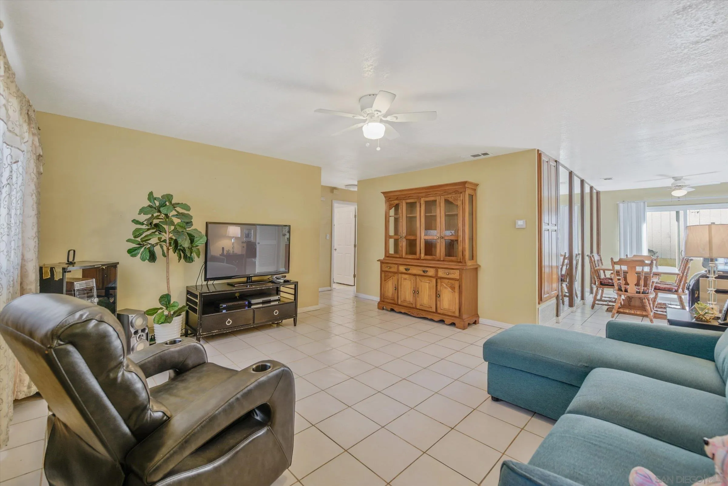 625 Kempton Street Spring Valley, CA 91977 - Photo 4 of 36 Gallery Image 4