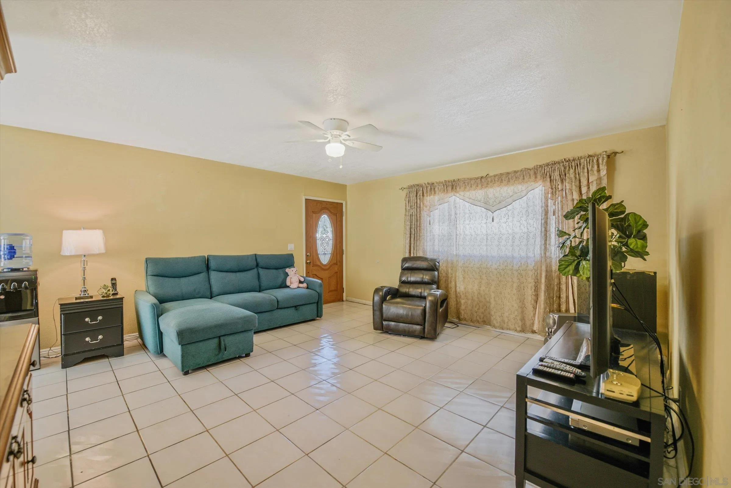 625 Kempton Street Spring Valley, CA 91977 - Photo 5 of 36 Gallery Image 5