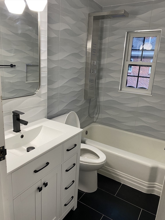 33 Charlesbank Road, Unit 33 Newton, MA 02458 - Photo 4 of 27