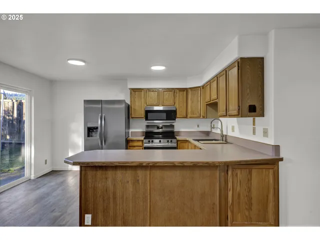 $239,000 | 76330 Rainbow Road, Oakridge, OR 97463