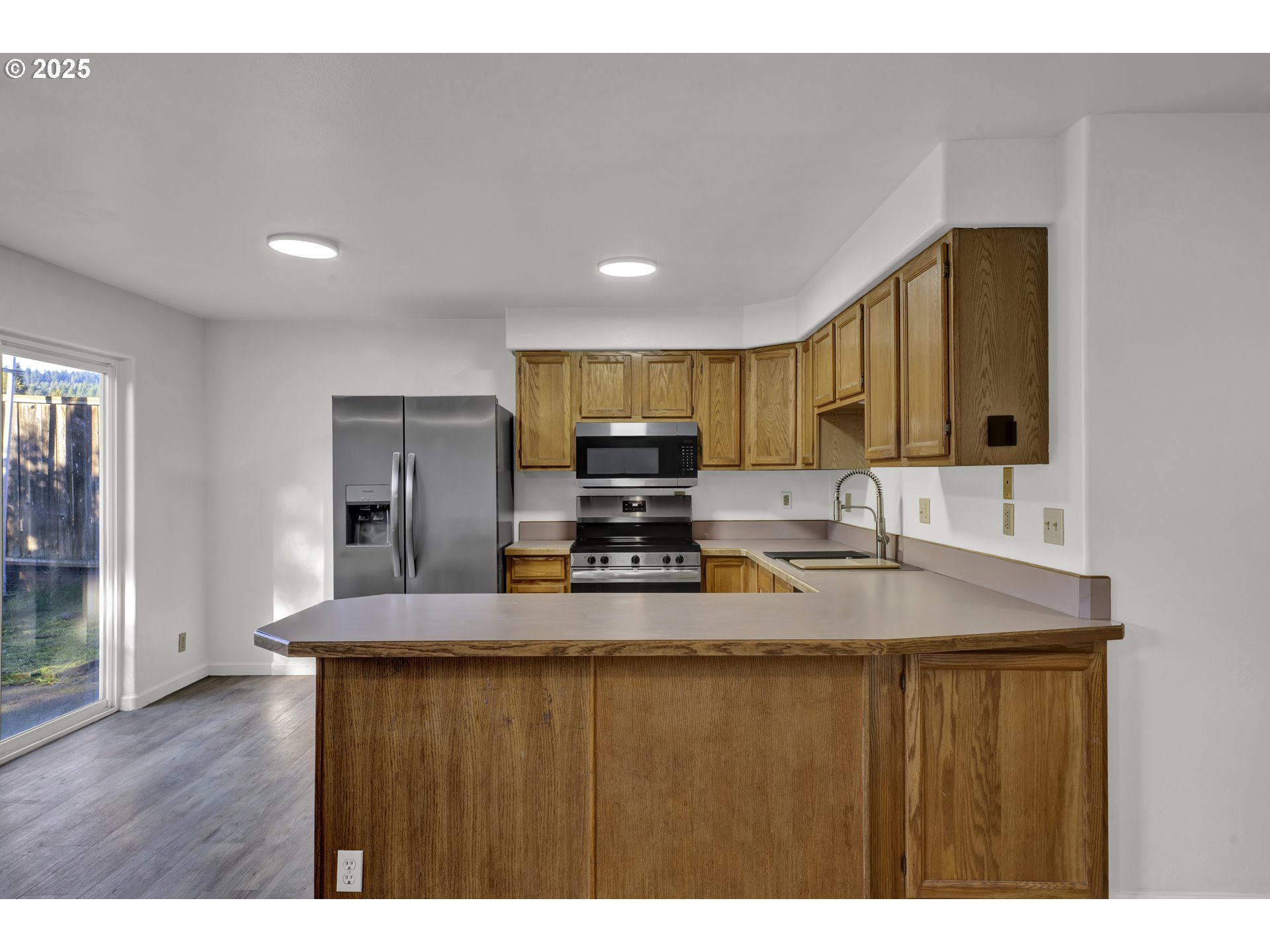 76330 Rainbow Road Oakridge, OR 97463 - Photo 11 of 34