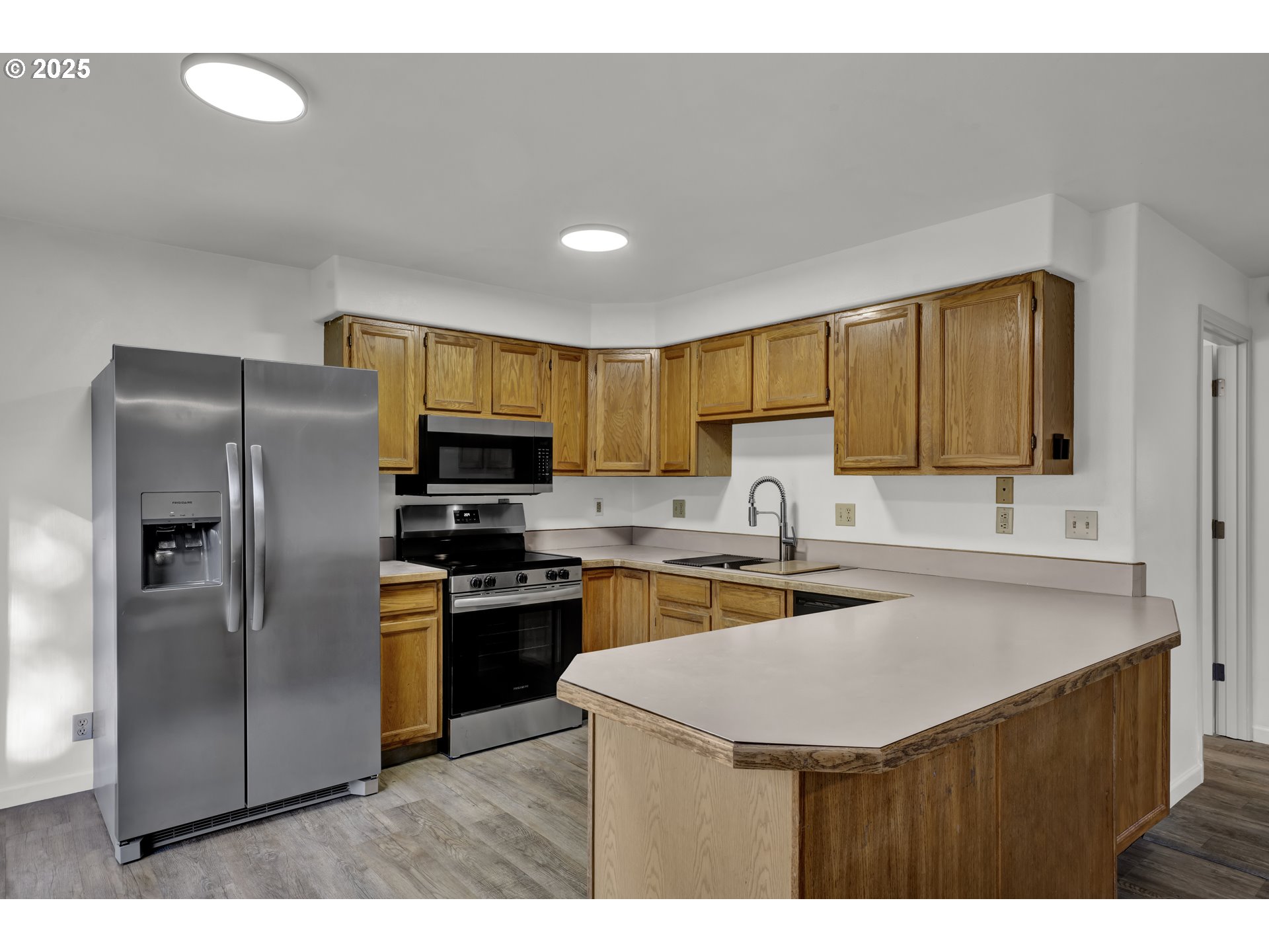 76330 Rainbow Road Oakridge, OR 97463 - Photo 12 of 34