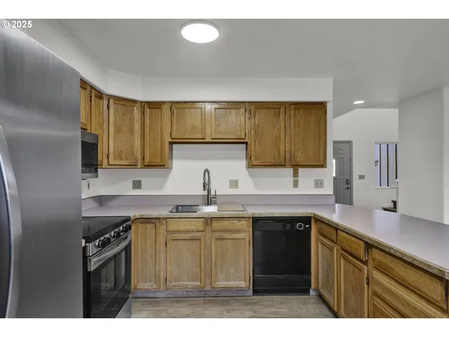 $239,000 | 76330 Rainbow Road, Oakridge, OR 97463