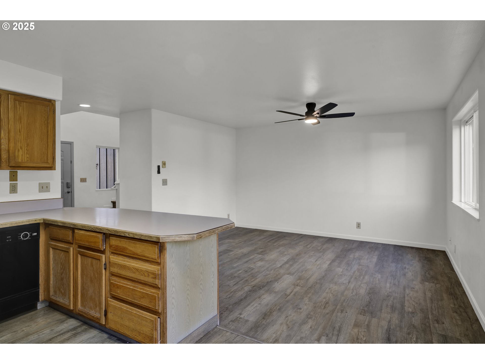 76330 Rainbow Road Oakridge, OR 97463 - Photo 15 of 34