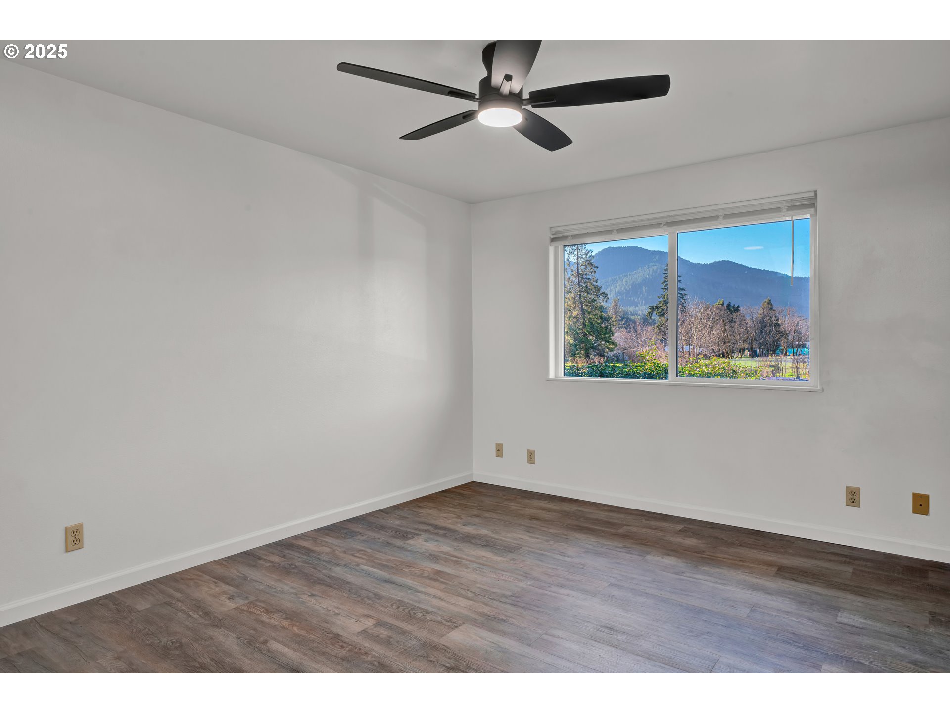 76330 Rainbow Road Oakridge, OR 97463 - Photo 17 of 34