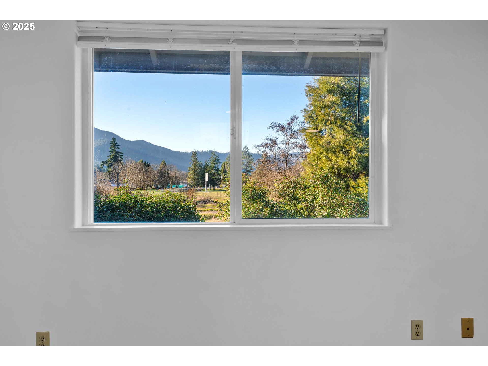 76330 Rainbow Road Oakridge, OR 97463 - Photo 19 of 34