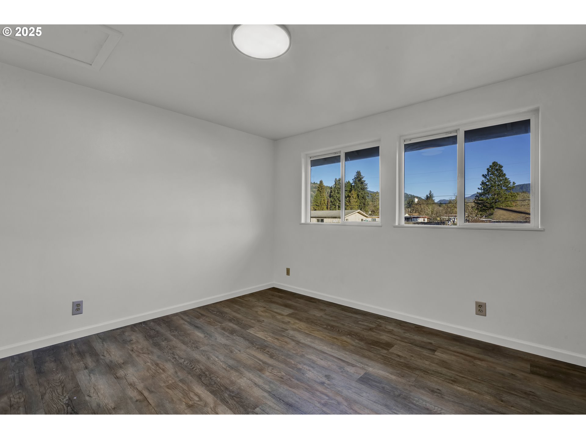 76330 Rainbow Road Oakridge, OR 97463 - Photo 22 of 34