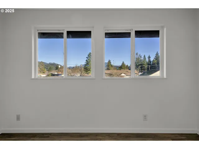 $239,000 | 76330 Rainbow Road, Oakridge, OR 97463