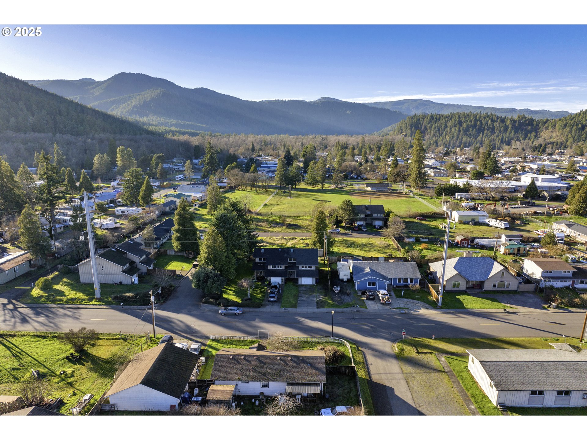 76330 Rainbow Road Oakridge, OR 97463 - Photo 33 of 34