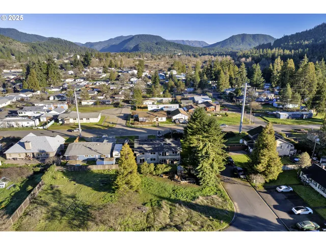 $239,000 | 76330 Rainbow Road, Oakridge, OR 97463