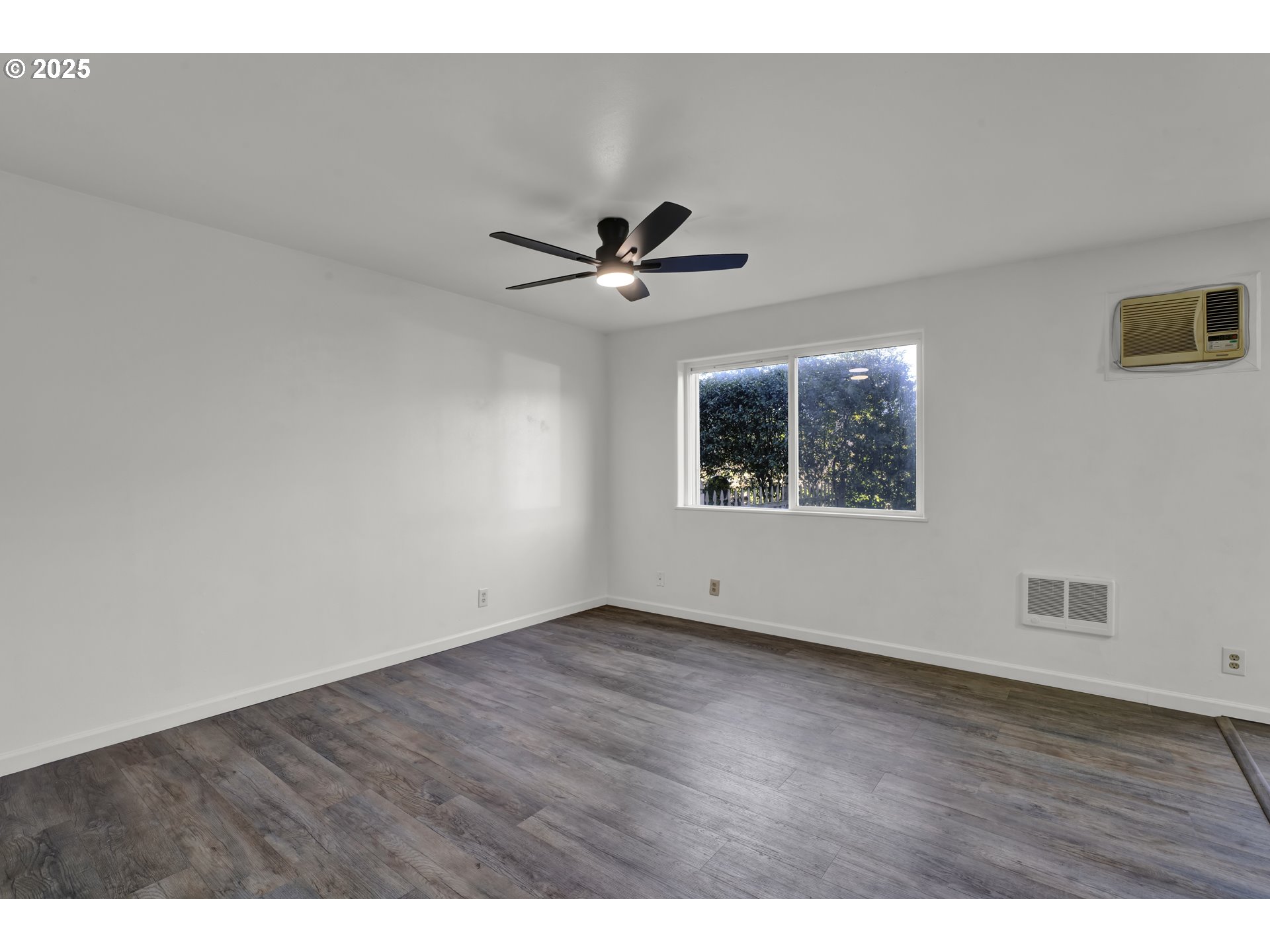 76330 Rainbow Road Oakridge, OR 97463 - Photo 9 of 34