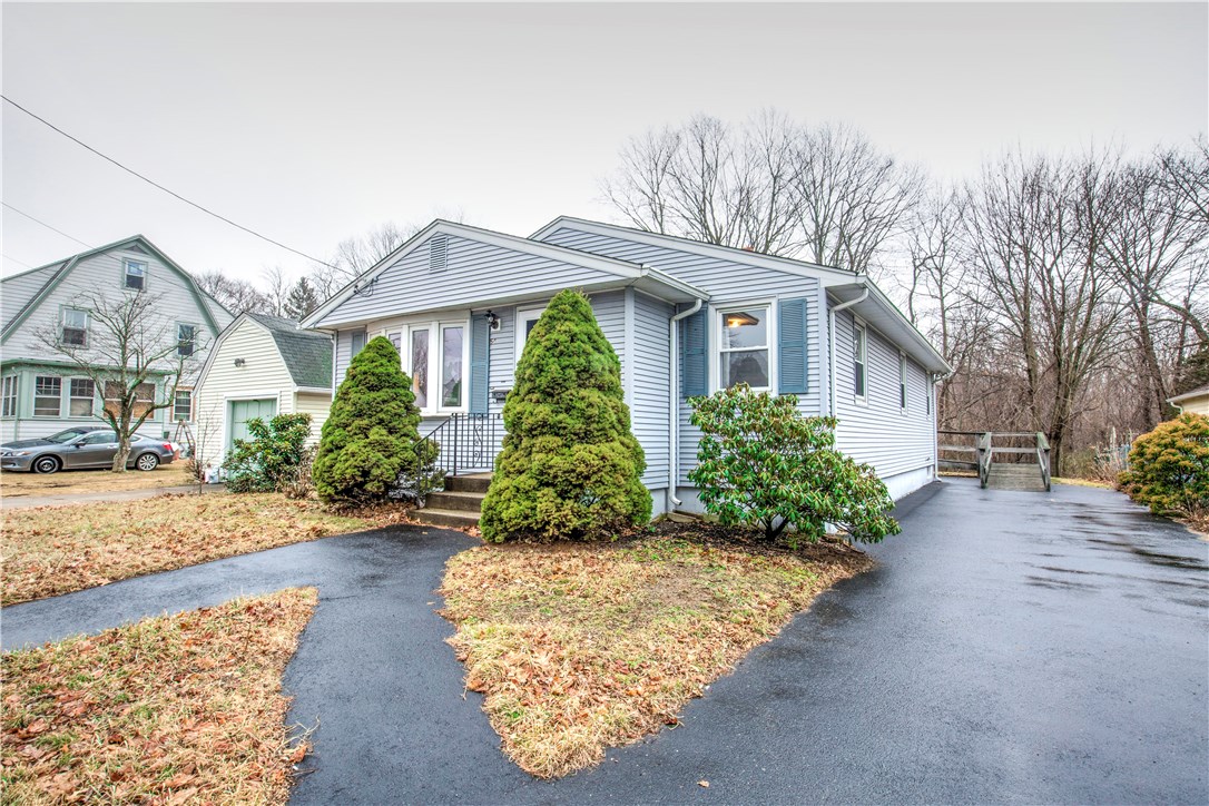 54 Delway Road Cranston, RI 02910 - Photo 3 of 17