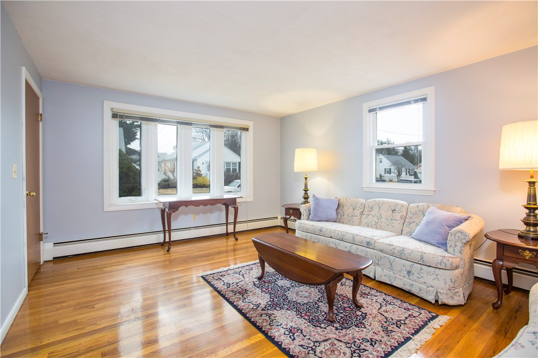 54 Delway Road Cranston, RI 02910 - Photo 4 of 17