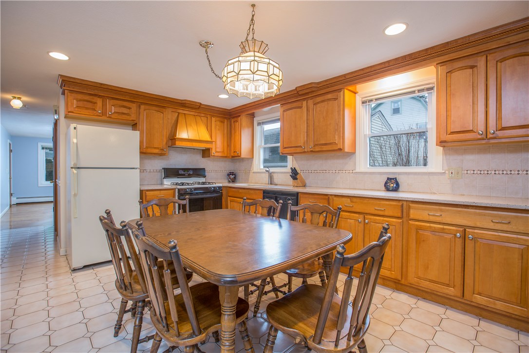 54 Delway Road Cranston, RI 02910 - Photo 9 of 17