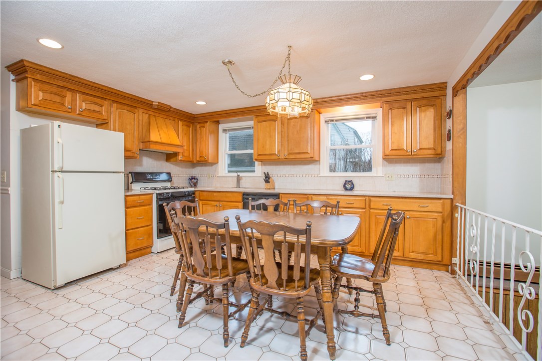 54 Delway Road Cranston, RI 02910 - Photo 10 of 17