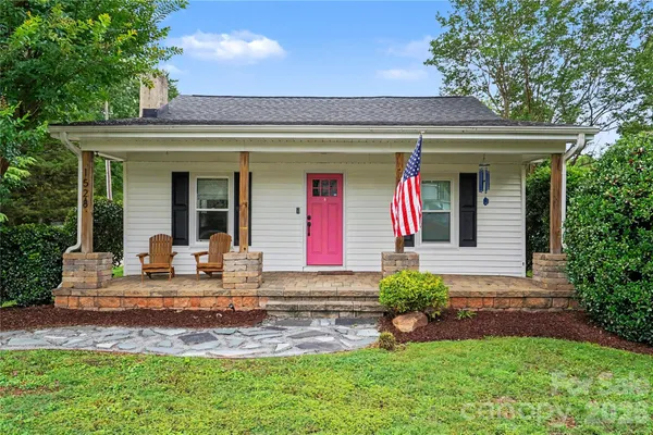 $399,900 | 1528 South Point Road, Belmont, NC 28012