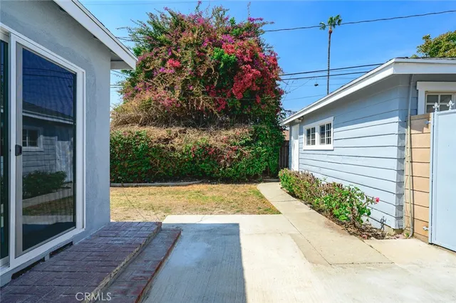 a view of a backyard of the house