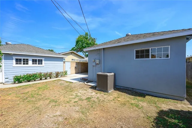 a house view with a outdoor space