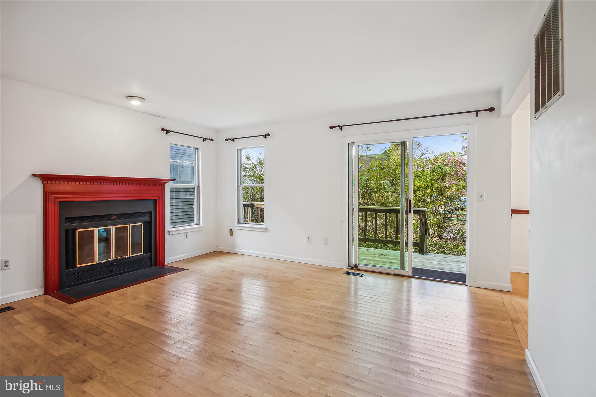 1545 Ritchie Lane Annapolis, MD 21401 - Photo 21 of 62 Living Room