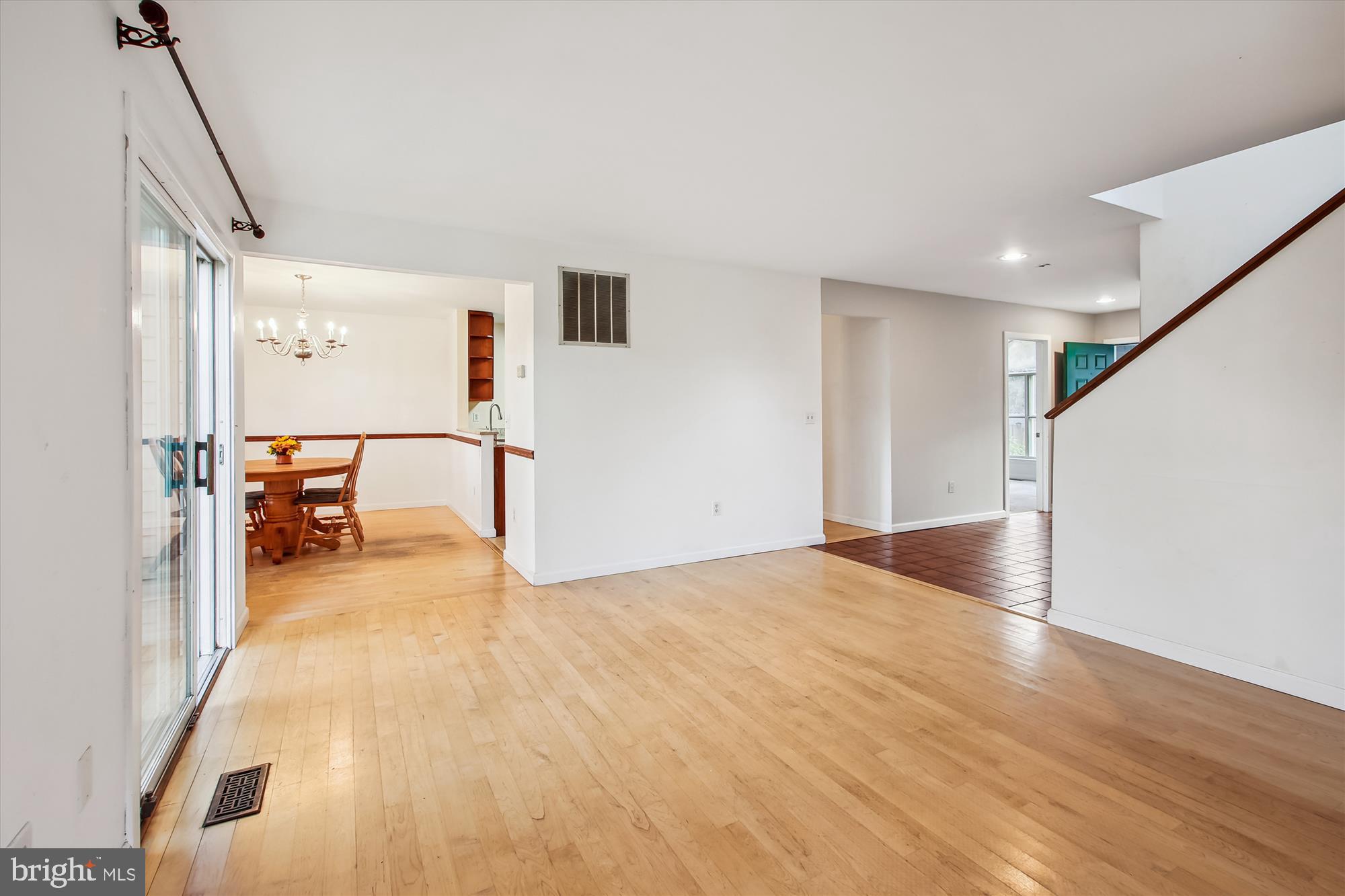 1545 Ritchie Lane Annapolis, MD 21401 - Photo 22 of 62 Living Room