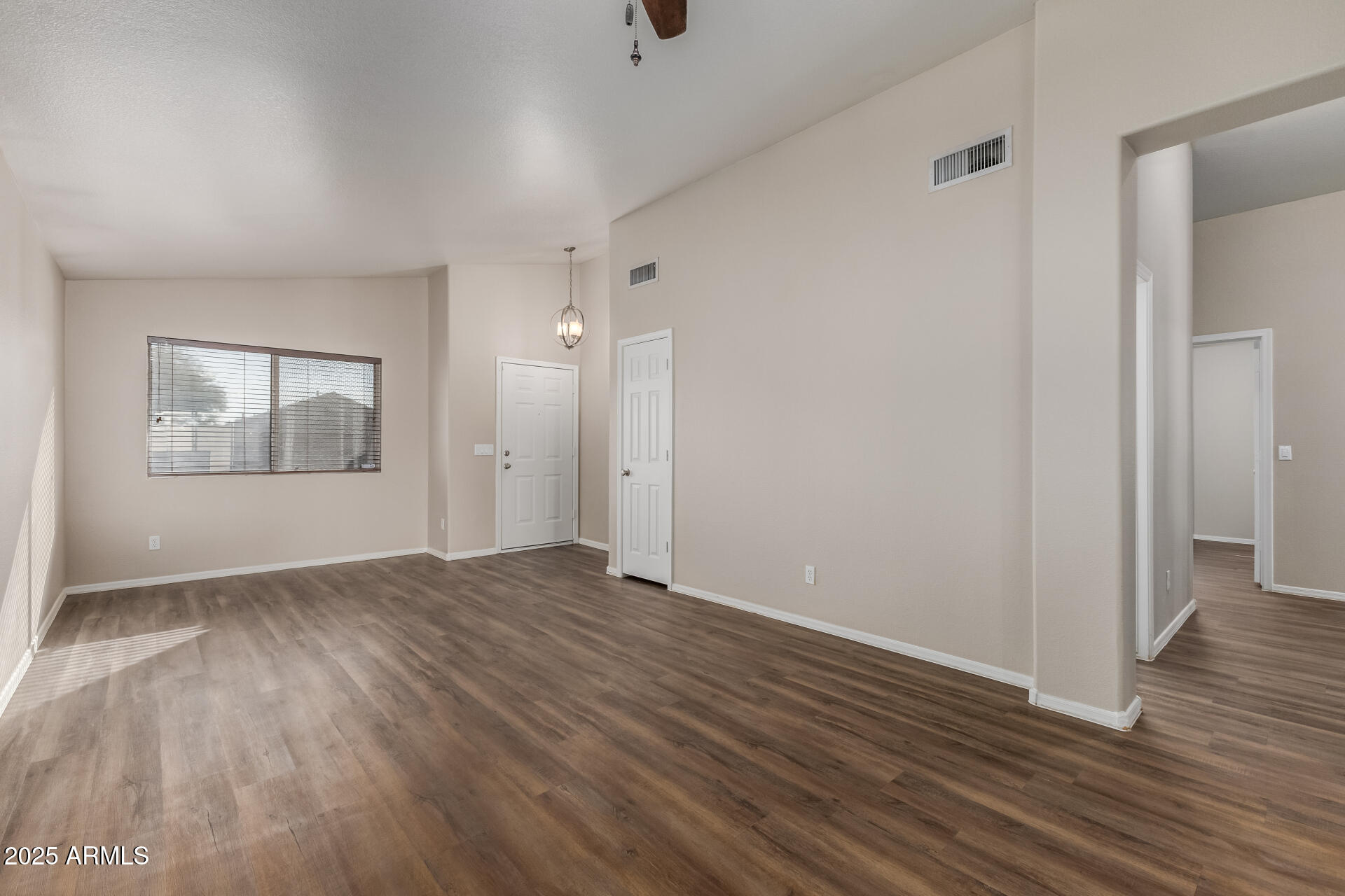 13842 West Bola Drive Surprise, AZ 85374 - Photo 4 of 26 10 Bola