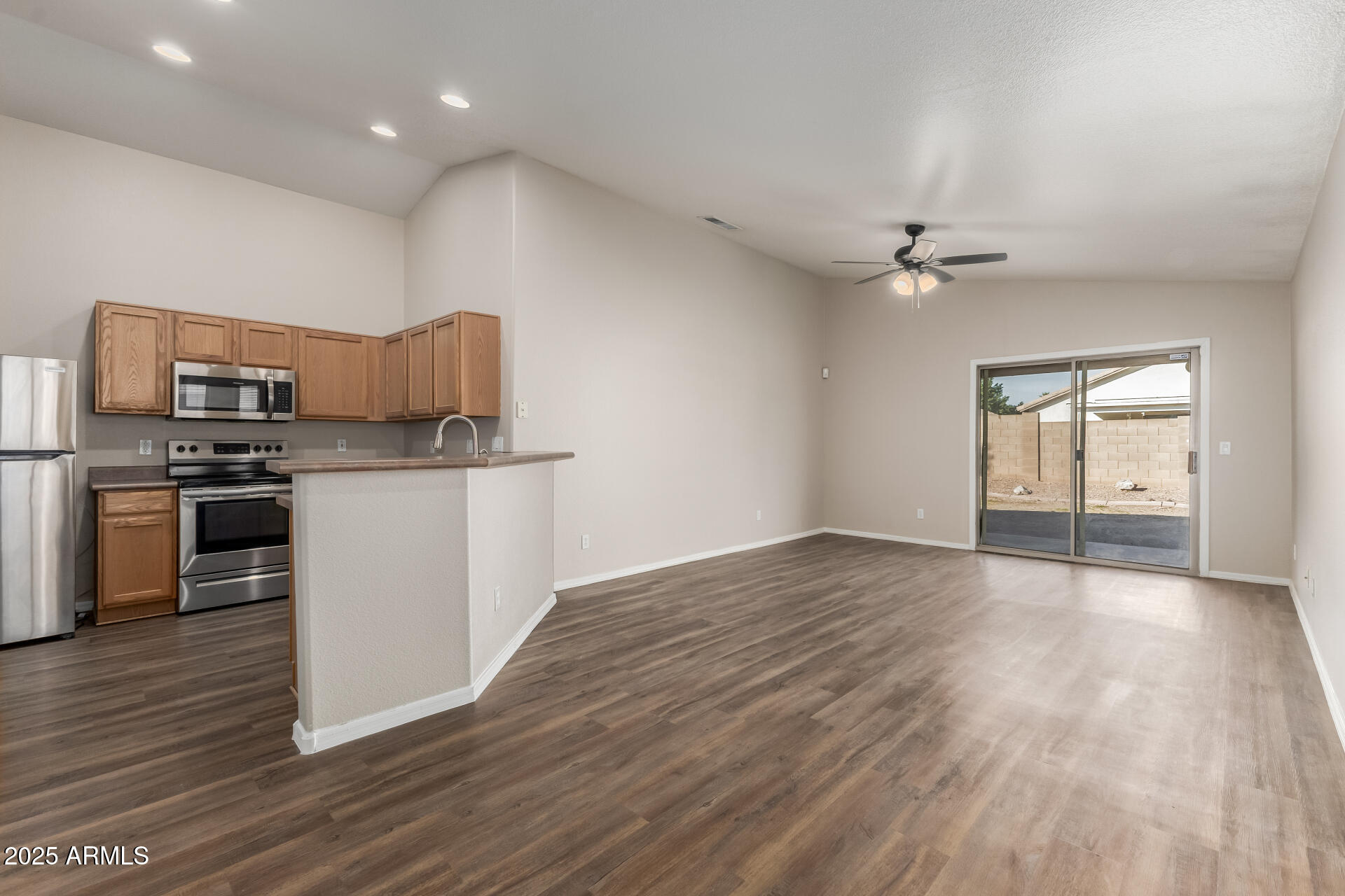 13842 West Bola Drive Surprise, AZ 85374 - Photo 5 of 26 11 Bola