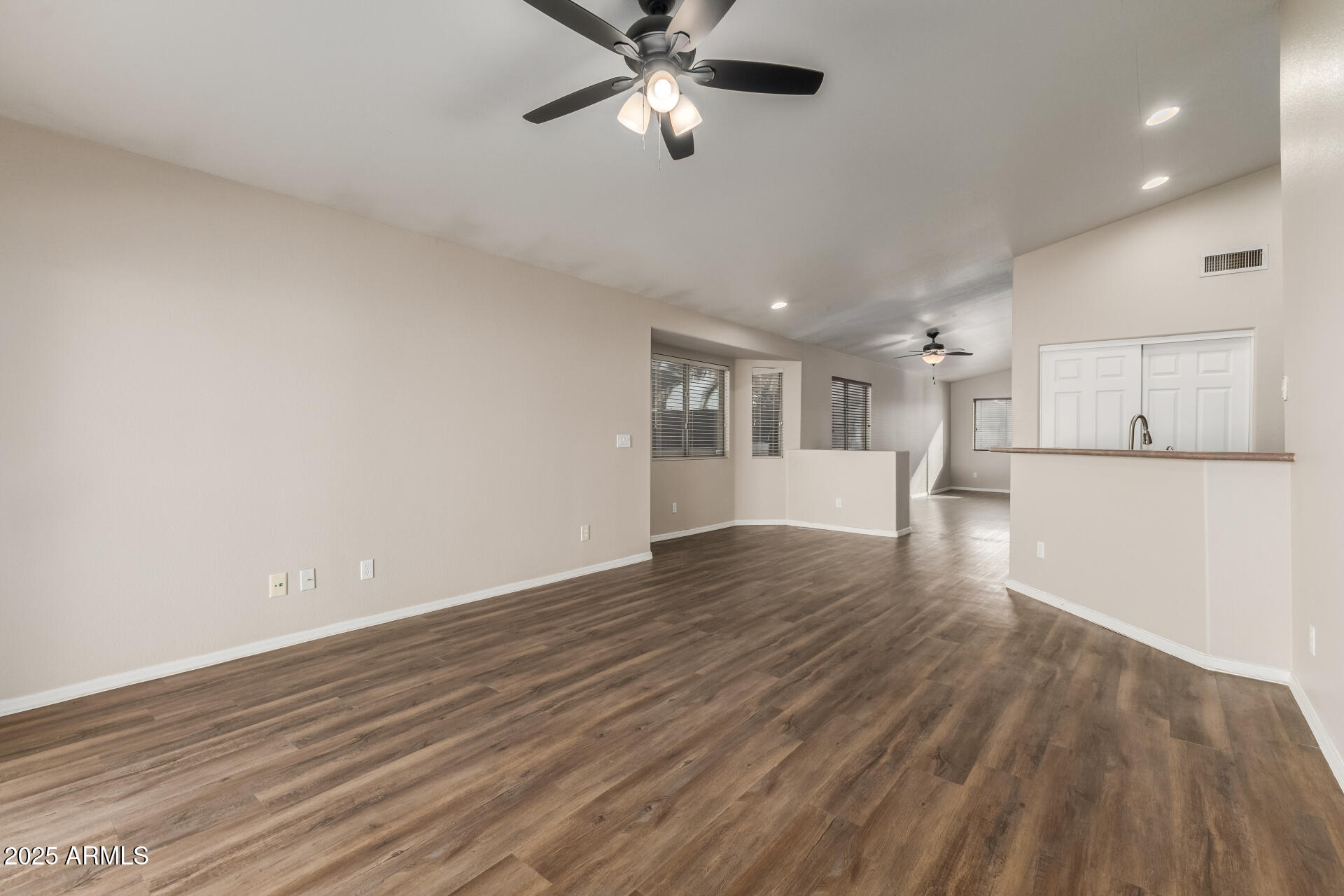 13842 West Bola Drive Surprise, AZ 85374 - Photo 7 of 26 13 Bola