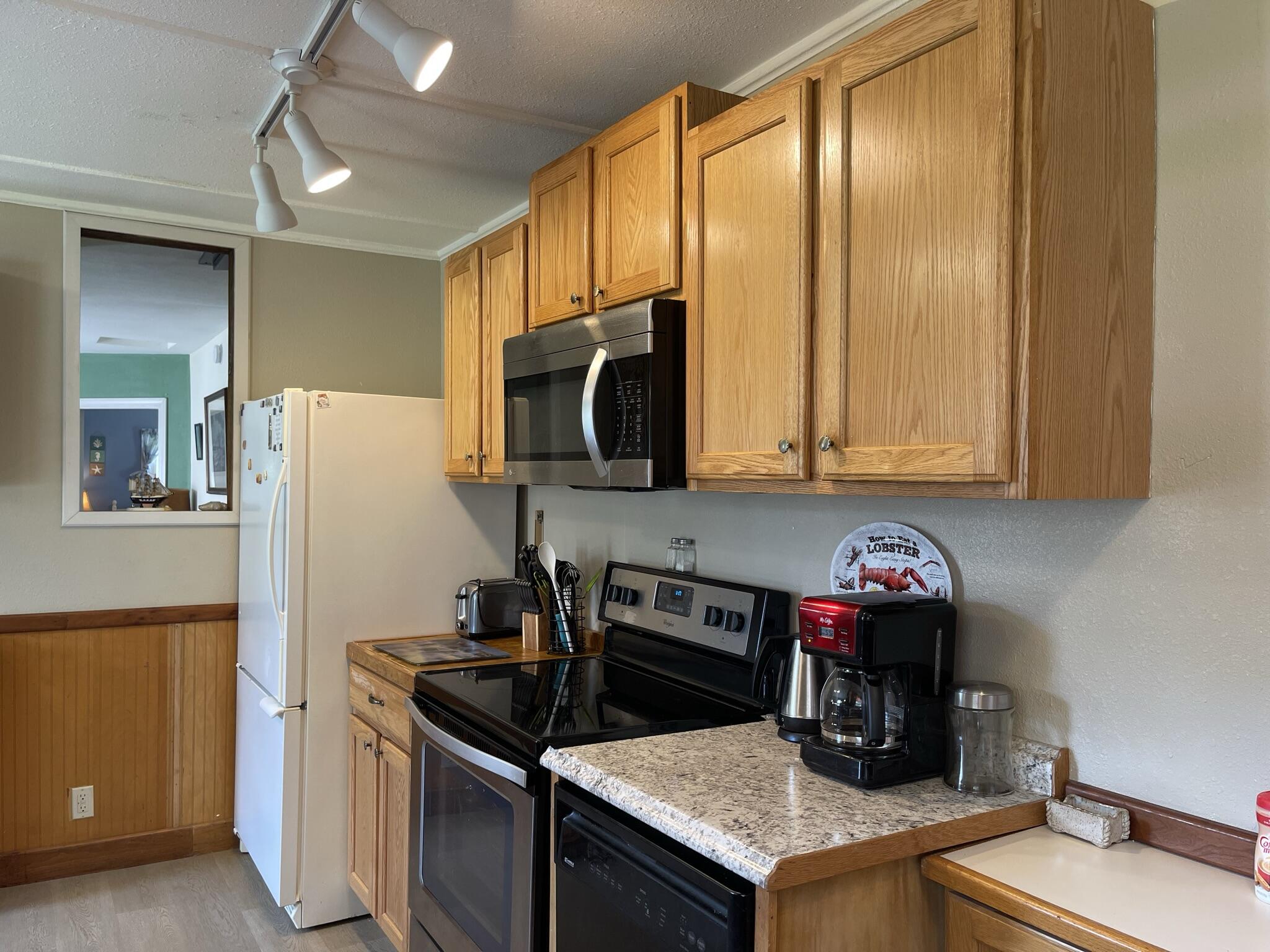 21 South Bay Road Franklin, ME 04634 - Photo 8 of 42 IMG_2591