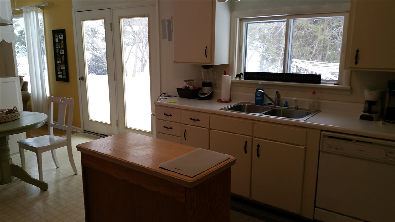 910 Sheridan Road Traverse City, MI 49686 - Photo 7 of 14 1811447-6.JPG