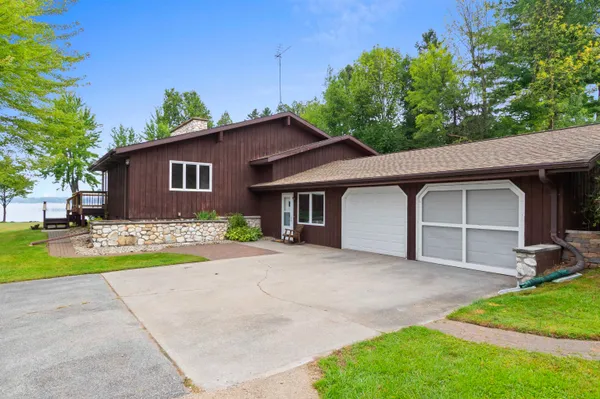 $699,900 | W5790 Point Lane, Crivitz, WI 54114