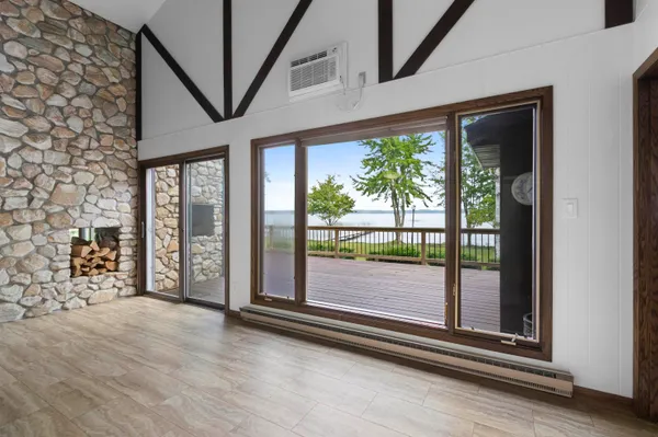 $699,900 | W5790 Point Lane, Crivitz, WI 54114