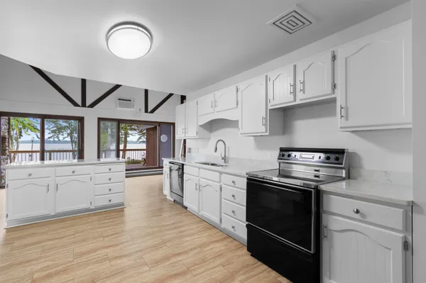 $699,900 | W5790 Point Lane, Crivitz, WI 54114