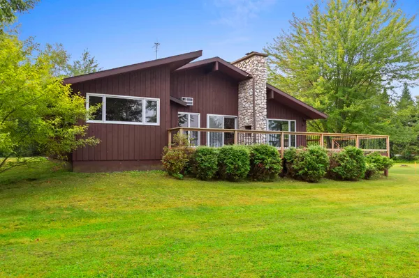 $699,900 | W5790 Point Lane, Crivitz, WI 54114