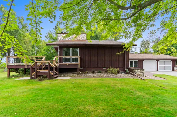 $699,900 | W5790 Point Lane, Crivitz, WI 54114