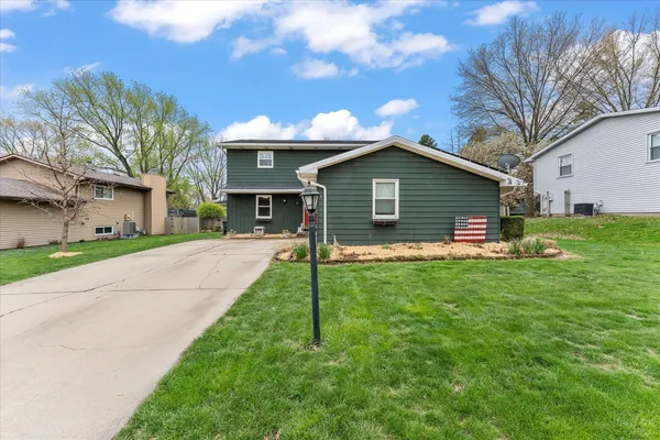 $345,000 | 37 Ashley Lane, Champaign, IL 61820