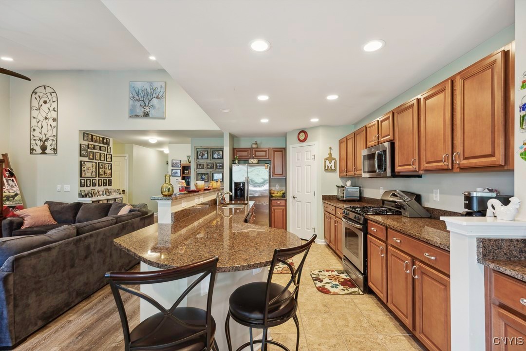 4438 Millstream Drive Clay, NY 13041 - Photo 18 of 42 Kitchen and breakfast bar