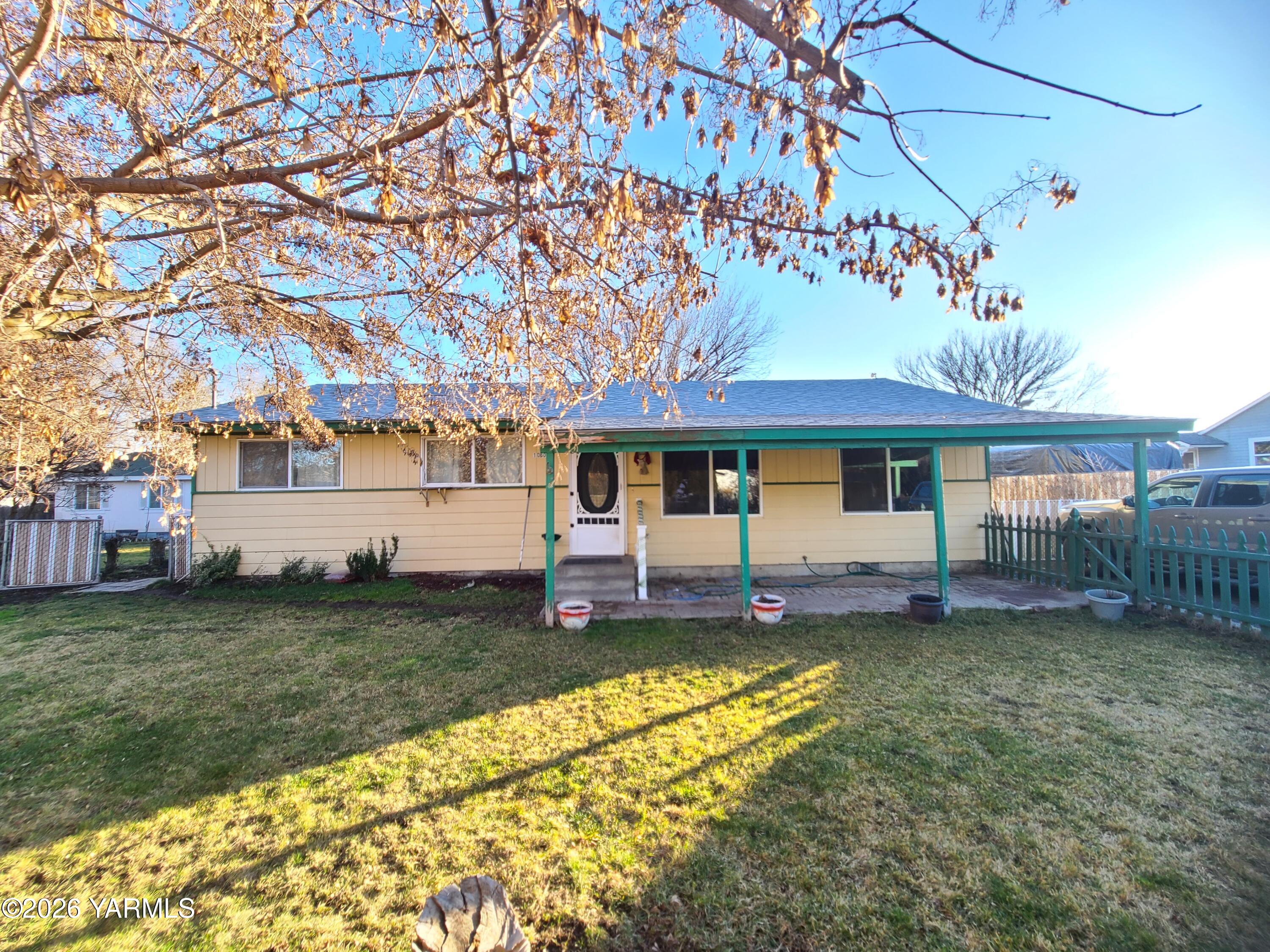 10608 Hackett Road Yakima, WA 98903 - Photo 1 of 25 a front view of a house with a yard