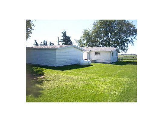 3840 East Winneshiek Road Freeport, IL 61032 - Photo 2 of 9 Gallery Image 2