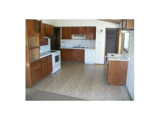 3840 East Winneshiek Road Freeport, IL 61032 - Photo 4 of 9 Gallery Image 4