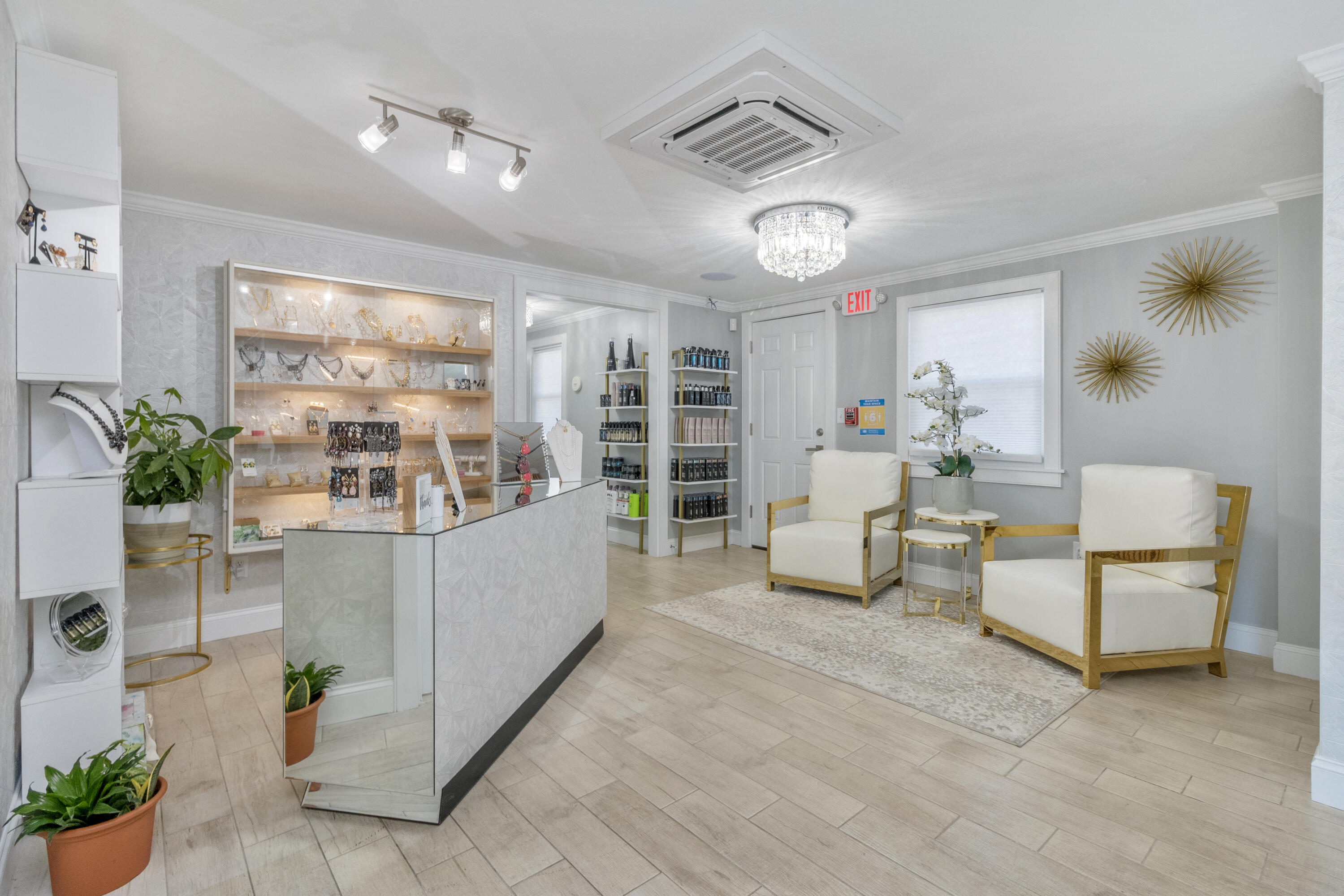 712 Main Street Hyannis, MA 02601 - Photo 18 of 88 Welcoming & Spacious