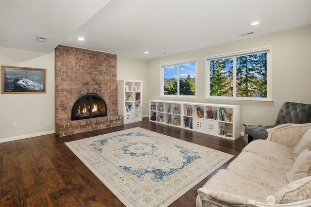 $1,550,000 | 18945 Northeast 20th Court, Redmond, WA 98052