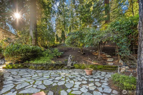 $1,550,000 | 18945 Northeast 20th Court, Redmond, WA 98052