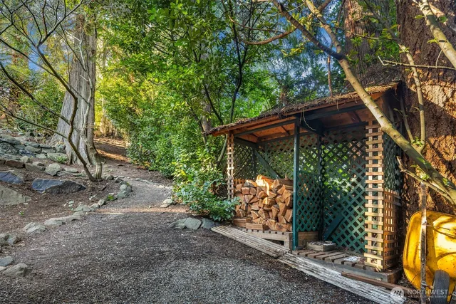 $1,550,000 | 18945 Northeast 20th Court, Redmond, WA 98052