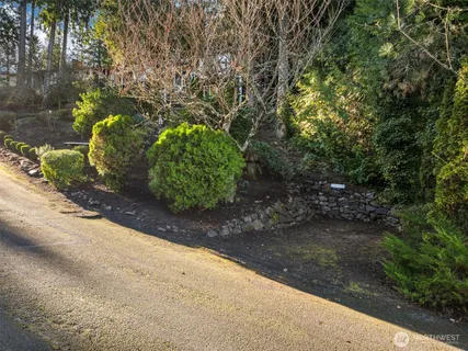 $1,550,000 | 18945 Northeast 20th Court, Redmond, WA 98052