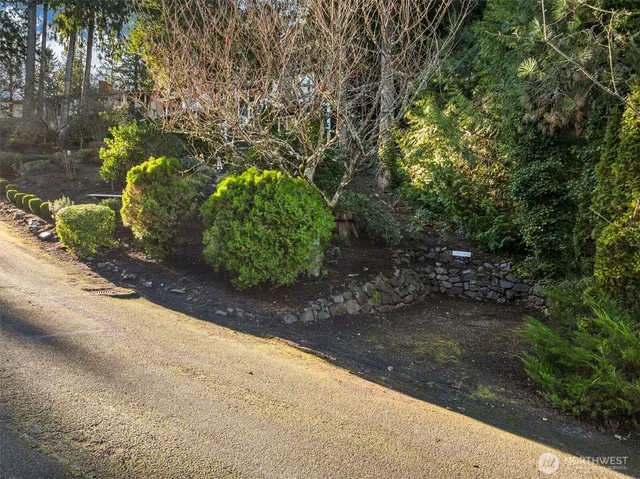 $1,550,000 | 18945 Northeast 20th Court, Redmond, WA 98052