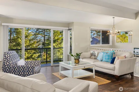 $1,550,000 | 18945 Northeast 20th Court, Redmond, WA 98052