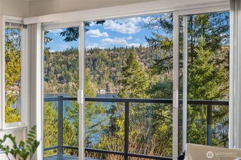 $1,550,000 | 18945 Northeast 20th Court, Redmond, WA 98052