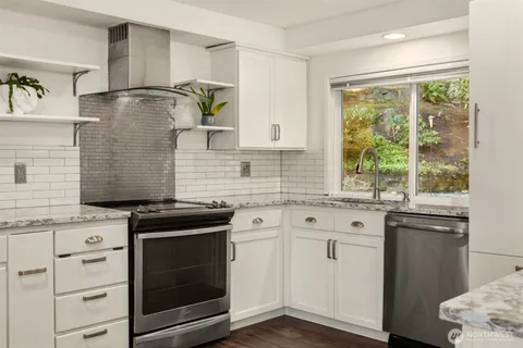 $1,550,000 | 18945 Northeast 20th Court, Redmond, WA 98052