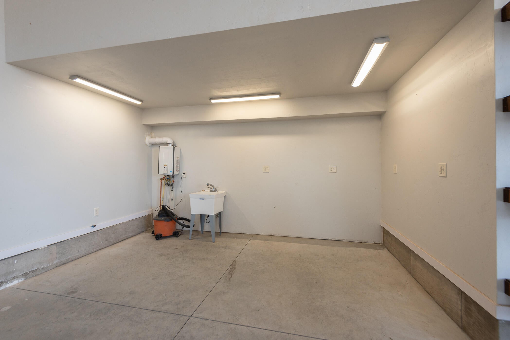 65025 Hunnell Road Bend, OR 97703 - Photo 43 of 50 43Shop area